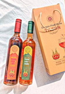 Ảnh của Set rượu vang thanh long Bình Thuận (2 chai)