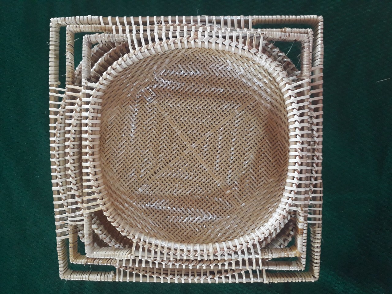 Ảnh của Rổ vuông viền có chân Bao La (cái)