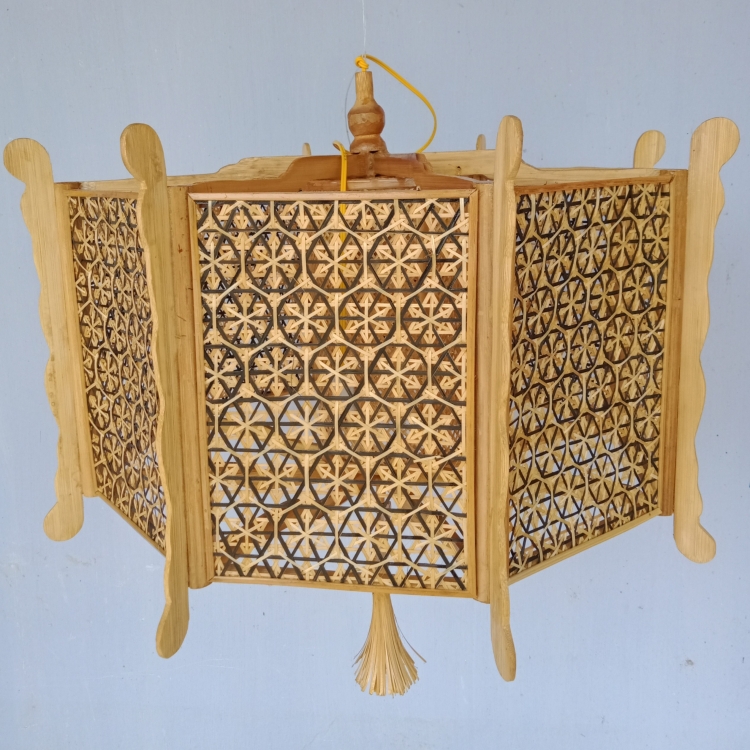 Ảnh của Đèn Bát Giác Bao La