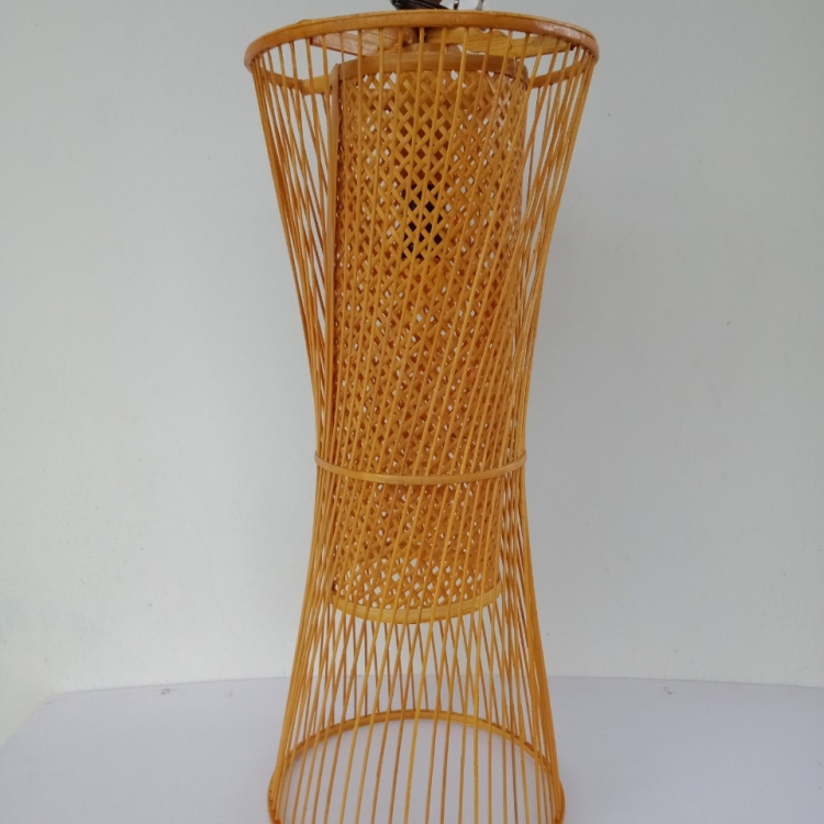 Ảnh của Đèn Trụ Xoắn Bao La