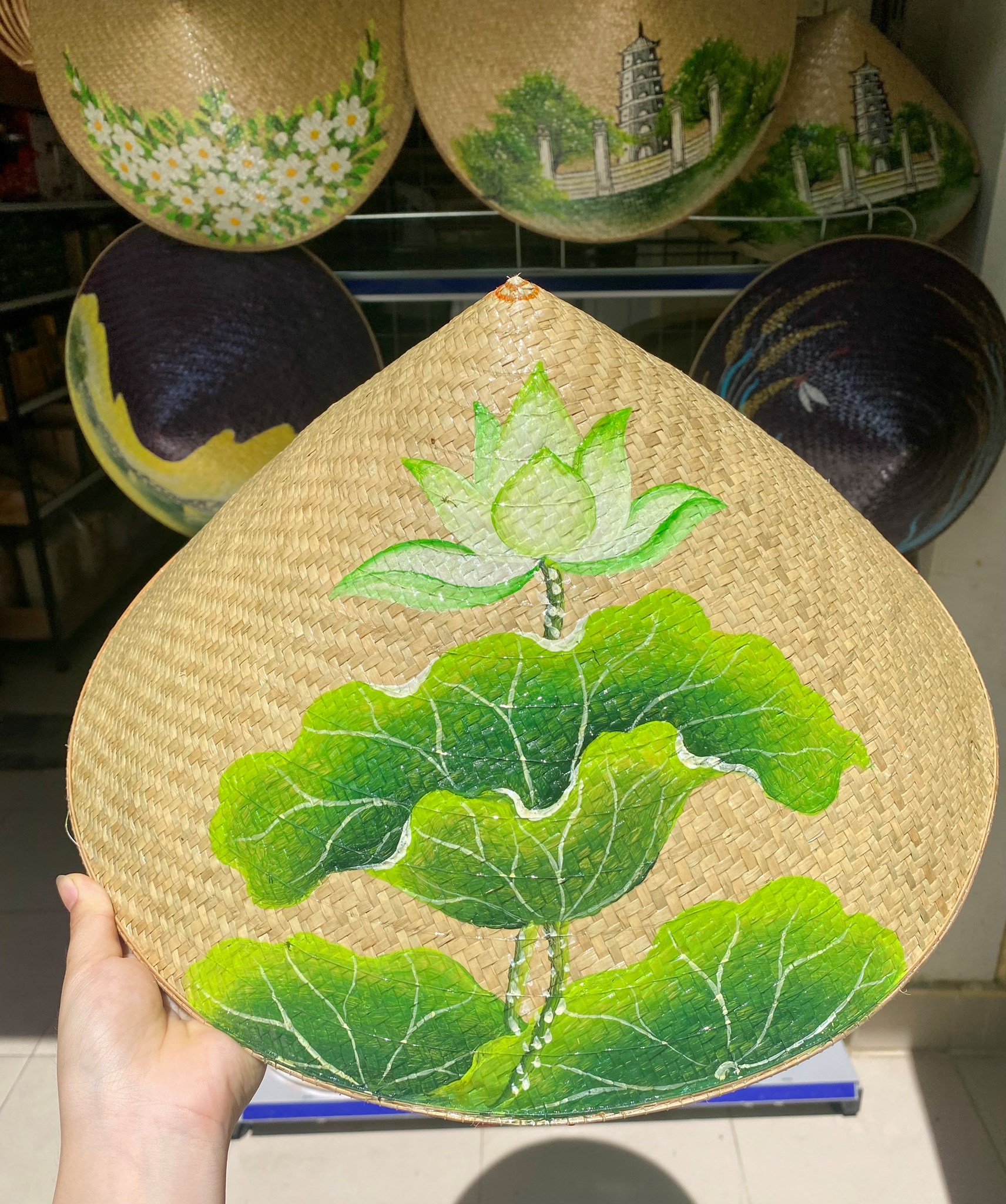 Ảnh của Nón Cỏ Bàng Hình Sen 