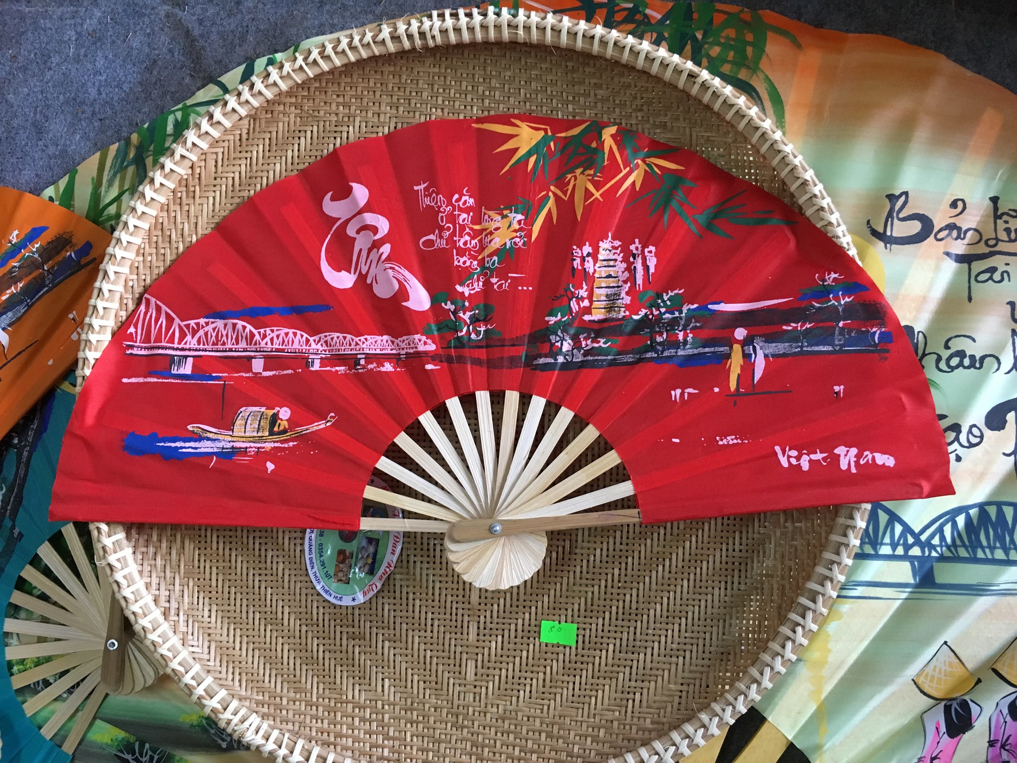 Ảnh của Quạt vải lụa nan tre