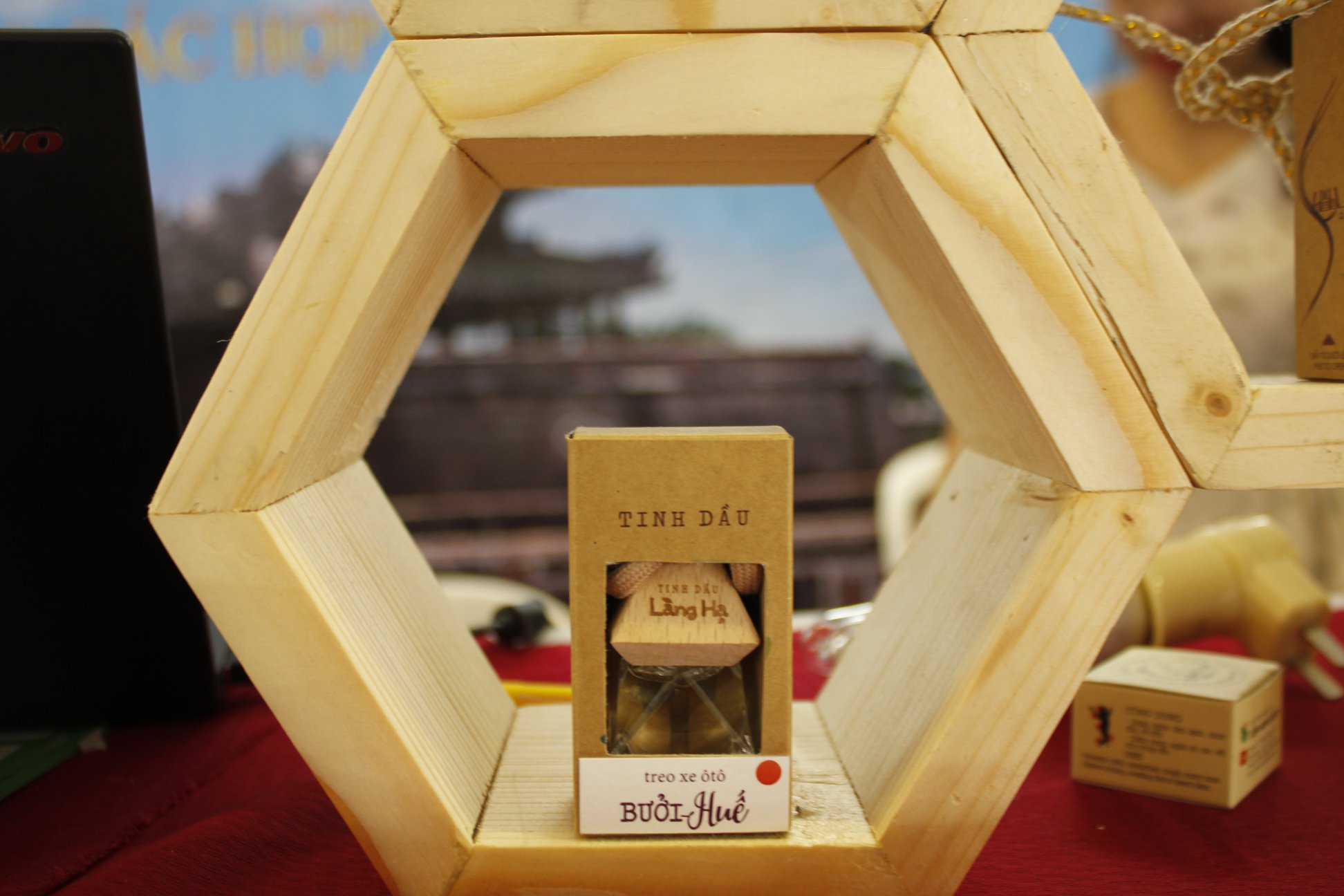 Ảnh của Lọ tinh dầu Bưởi Làng Hạ treo xe.